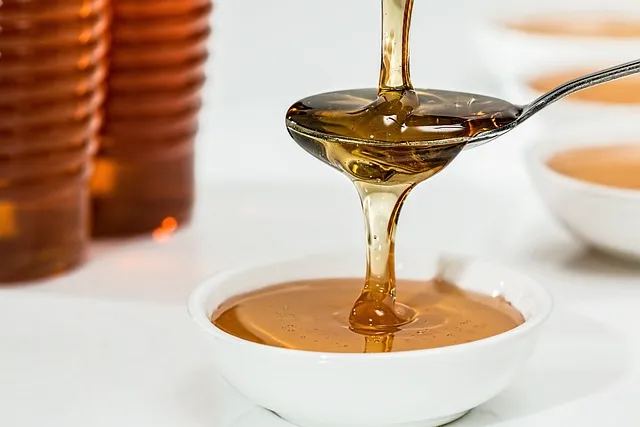 Should I eat honey on an empty stomach?